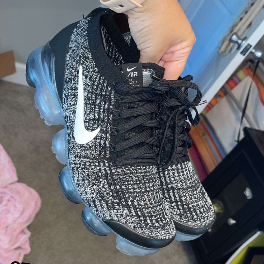 Oreo VaperMax Size 9, only been worn 3 times so they are like brand new!